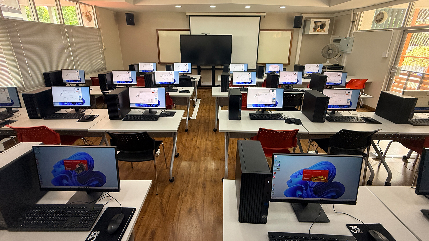  ห้องคอมพิวเตอร์รวมใจ 101 